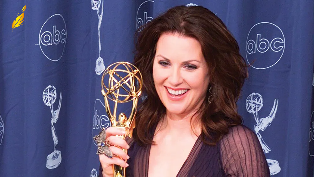 Megan Mullally with award in hand